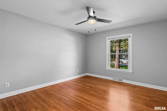 $324,900 | 2212 Greenbriar Road, Springfield, IL 62704