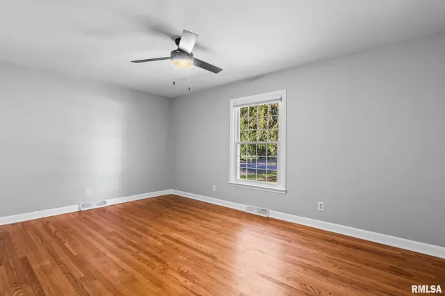 $324,900 | 2212 Greenbriar Road, Springfield, IL 62704