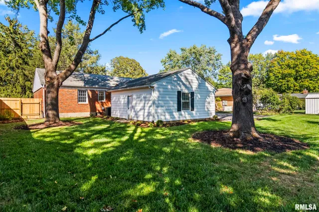 $324,900 | 2212 Greenbriar Road, Springfield, IL 62704