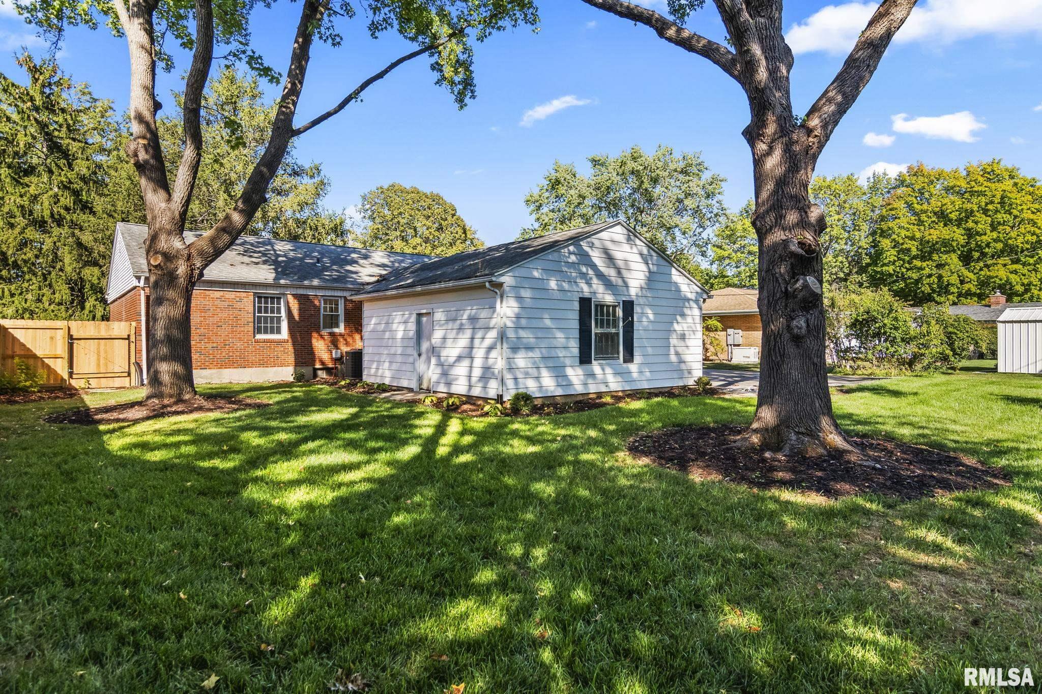 2212 Greenbriar Road Springfield, IL 62704 - Photo 3 of 41