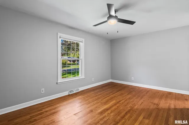 $324,900 | 2212 Greenbriar Road, Springfield, IL 62704