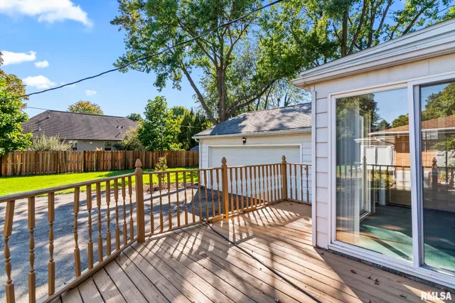 $324,900 | 2212 Greenbriar Road, Springfield, IL 62704