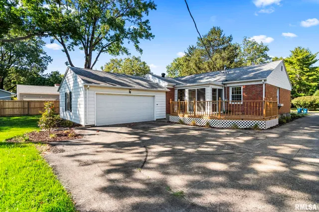 $324,900 | 2212 Greenbriar Road, Springfield, IL 62704