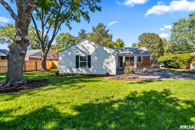 $324,900 | 2212 Greenbriar Road, Springfield, IL 62704