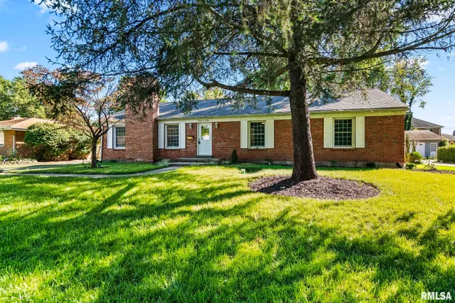 $324,900 | 2212 Greenbriar Road, Springfield, IL 62704