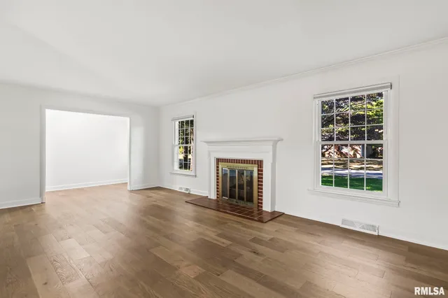 $324,900 | 2212 Greenbriar Road, Springfield, IL 62704