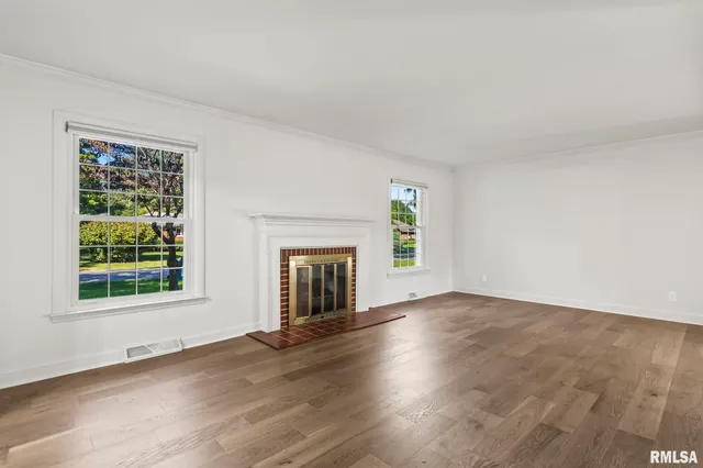 $324,900 | 2212 Greenbriar Road, Springfield, IL 62704