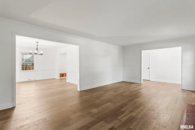 $324,900 | 2212 Greenbriar Road, Springfield, IL 62704