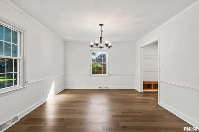 $324,900 | 2212 Greenbriar Road, Springfield, IL 62704