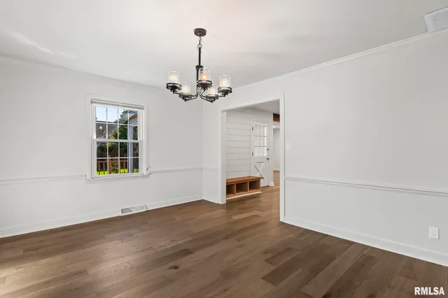 $324,900 | 2212 Greenbriar Road, Springfield, IL 62704