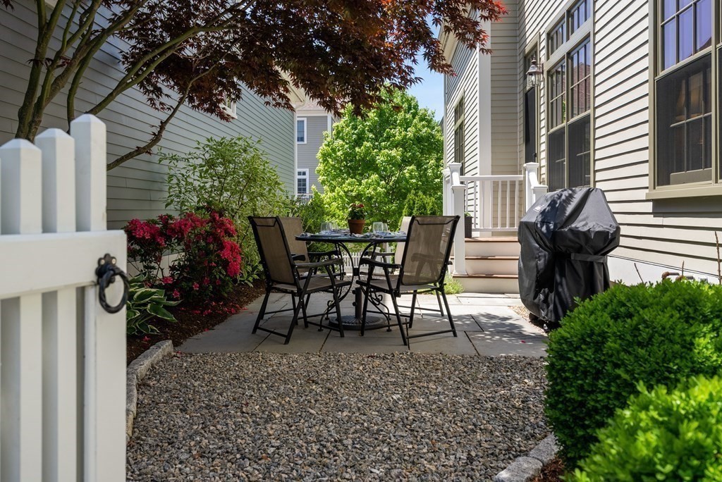 27 Maple Lane, Unit 27 Medfield, MA 02052 - Photo 39 of 42