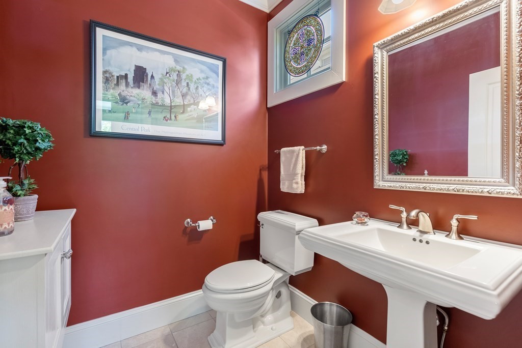 27 Maple Lane, Unit 27 Medfield, MA 02052 - Photo 9 of 42