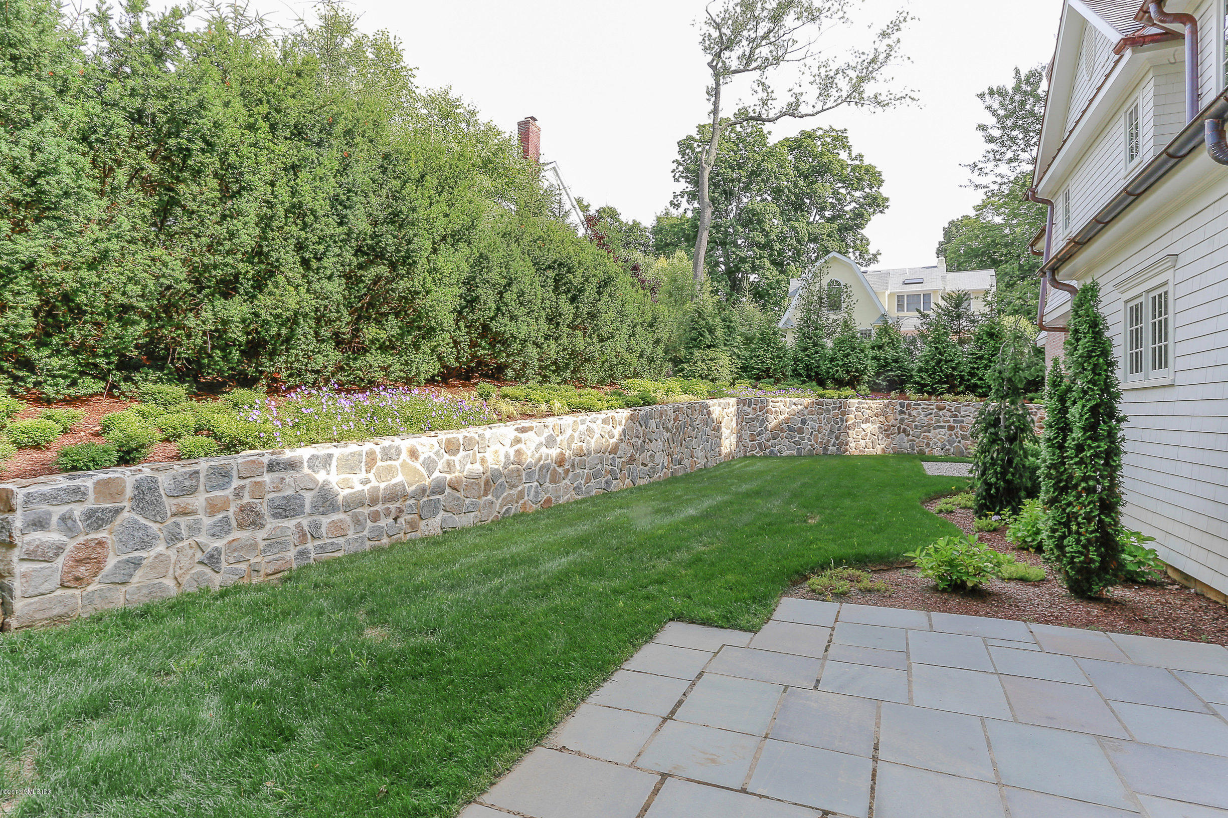 1 Club Road Riverside, CT 06878 - Photo 33 of 37 a view of a backyard with pathway