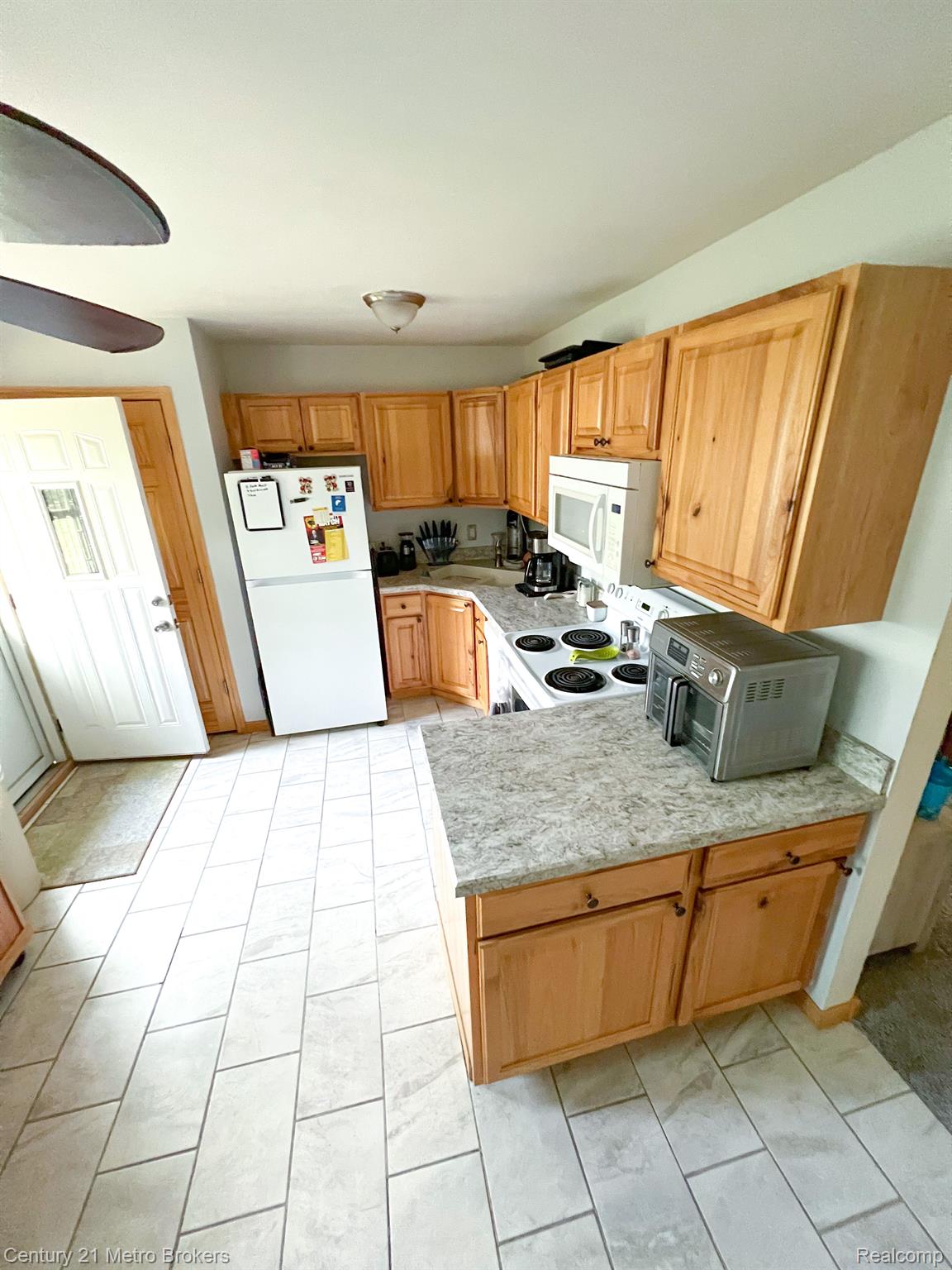 2732 Tiptree Path Flint, MI 48506 - Photo 7 of 17 Kitchen