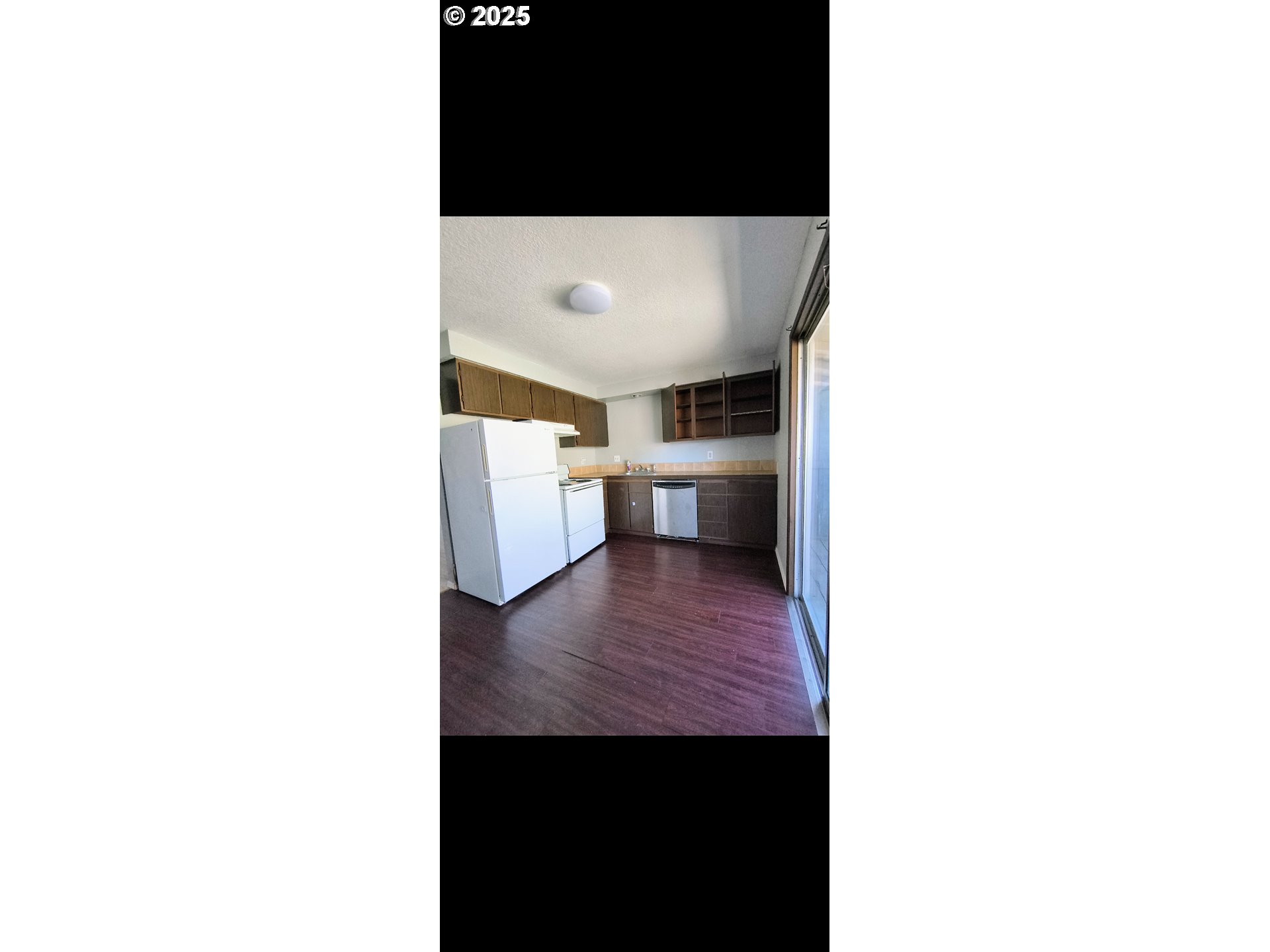 587 West Berdine Street Roseburg, OR 97471 - Photo 11 of 15