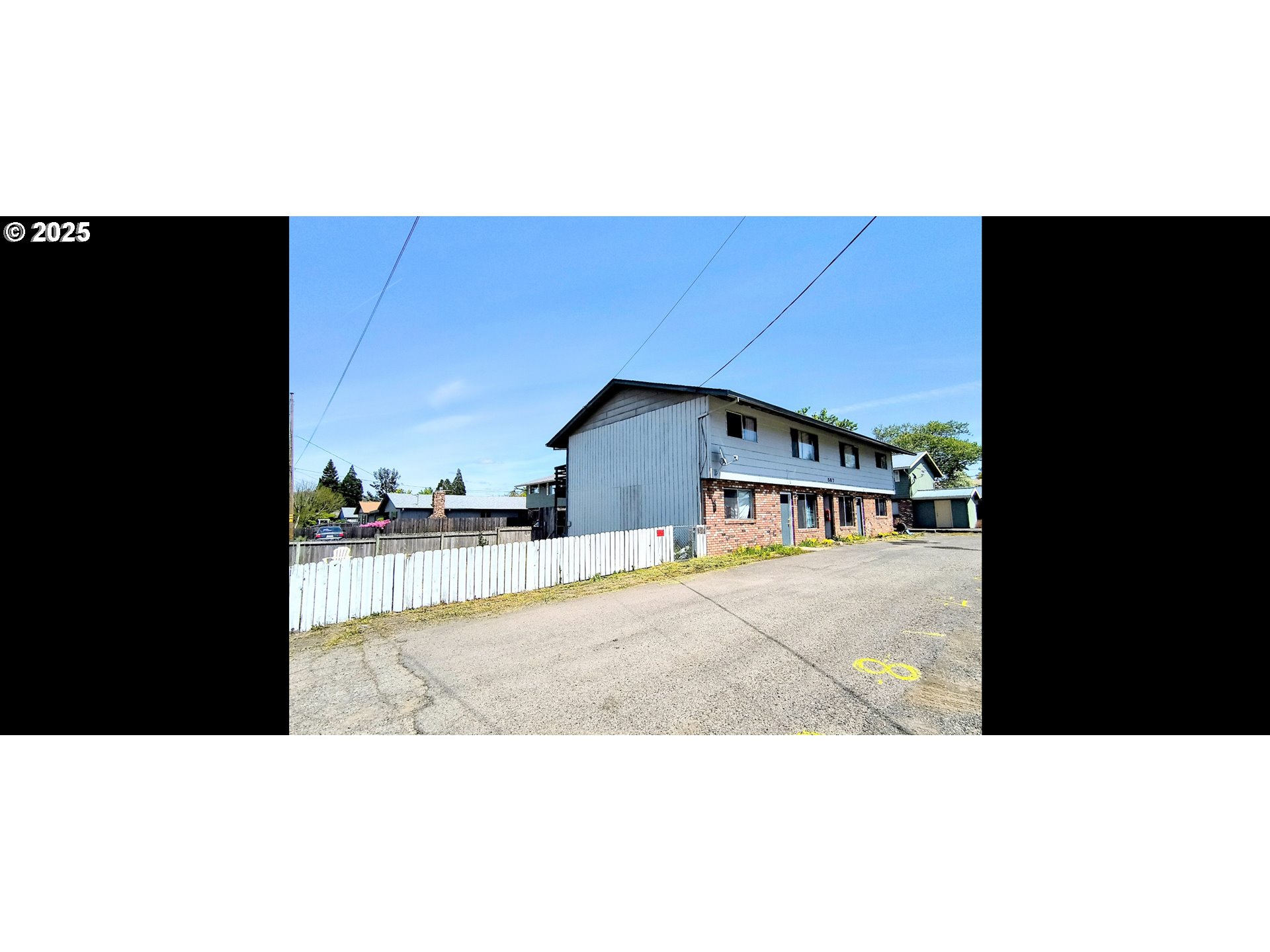 587 West Berdine Street Roseburg, OR 97471 - Photo 3 of 15