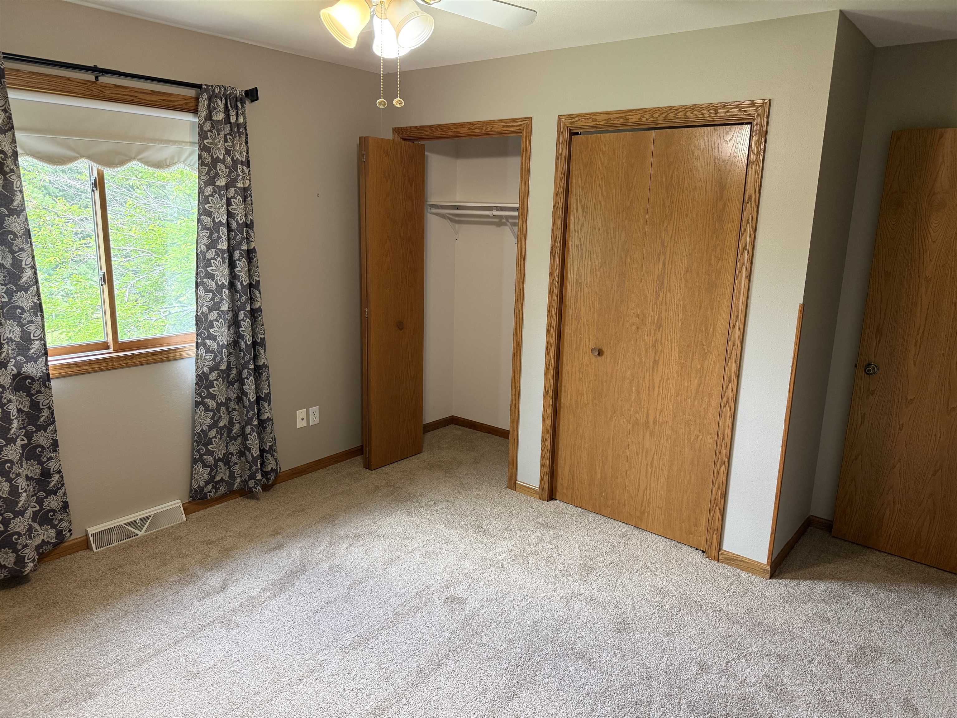 1045 Saddle Ridge Portage, WI 53901 - Photo 5 of 43