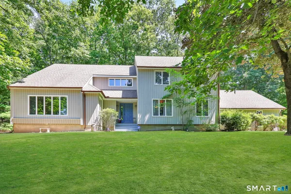 $889,900 | 29 Foxwood Road, Trumbull, CT 06611