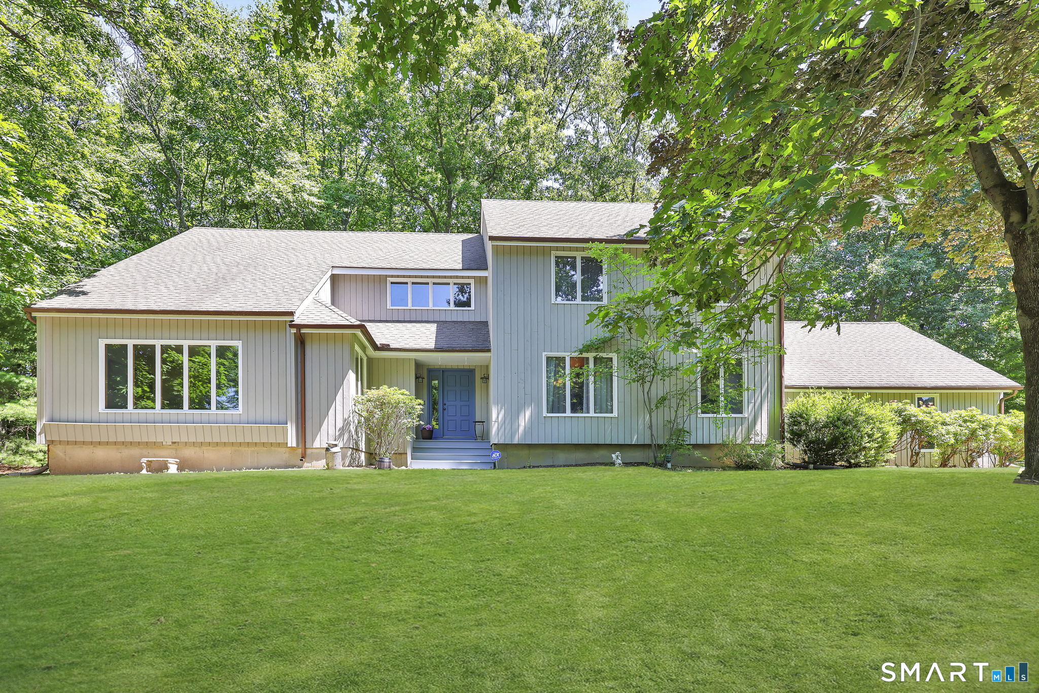 29 Foxwood Road Trumbull, CT 06611 - Photo 1 of 36