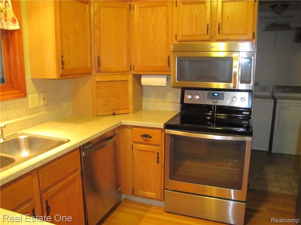 4026 West Thompson Road Linden, MI 48451 - Photo 4 of 19 IMG_3730.JPG