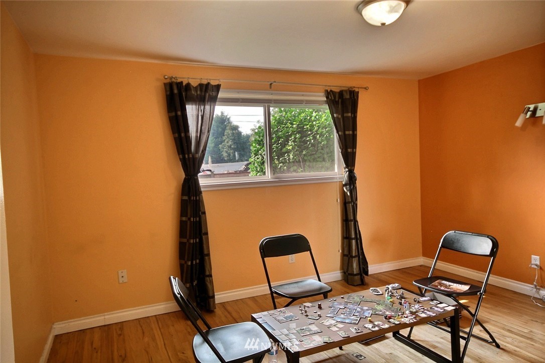 13908 156th Avenue Southeast Renton, WA 98059 - Photo 11 of 14