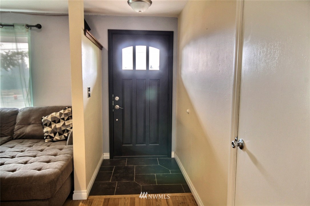 13908 156th Avenue Southeast Renton, WA 98059 - Photo 4 of 14