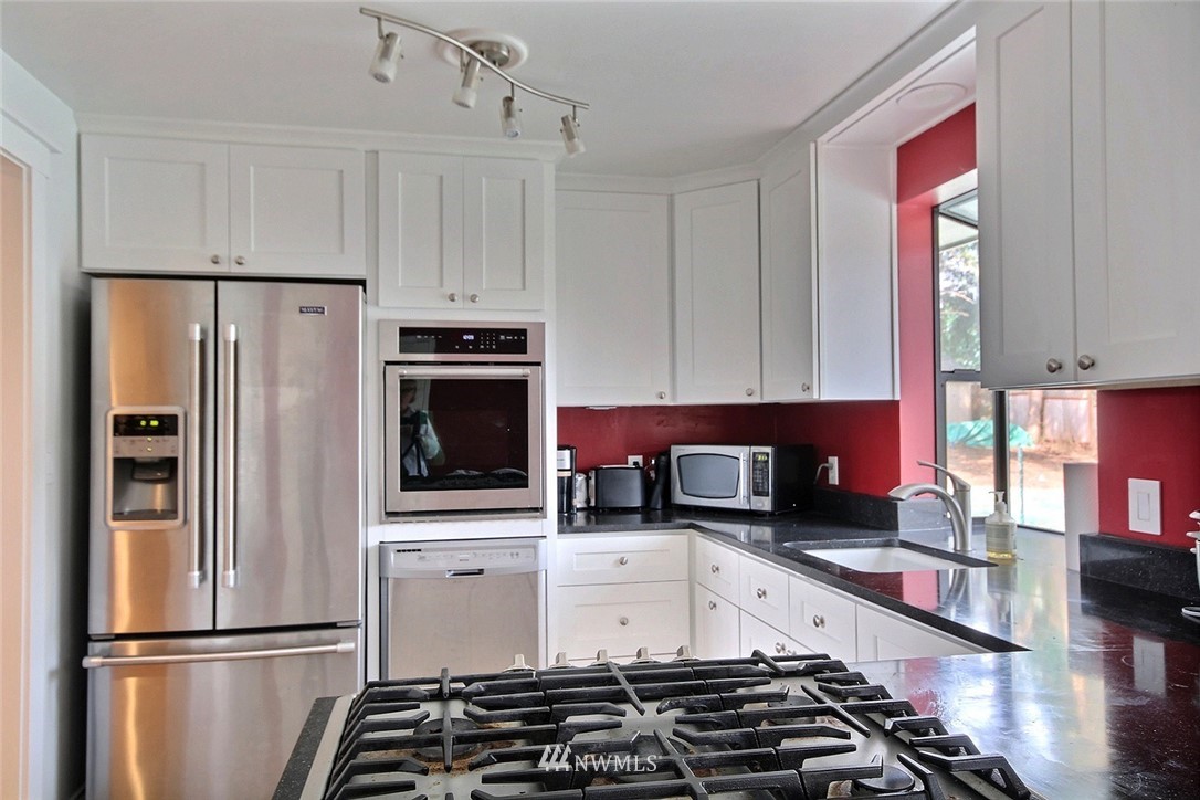 13908 156th Avenue Southeast Renton, WA 98059 - Photo 6 of 14