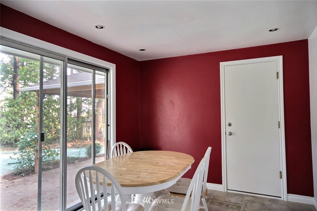 13908 156th Avenue Southeast Renton, WA 98059 - Photo 8 of 14