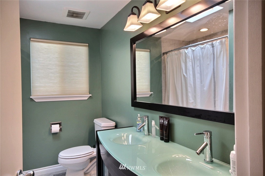 13908 156th Avenue Southeast Renton, WA 98059 - Photo 9 of 14