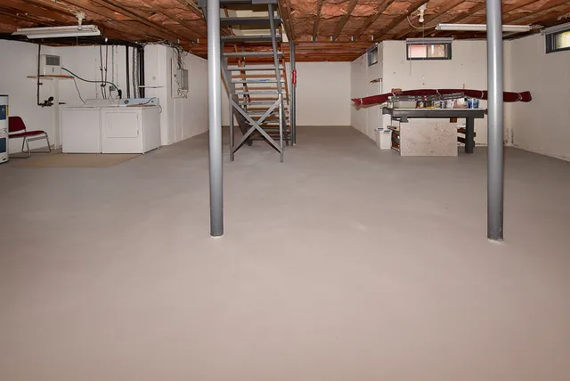 a view of yard with green space