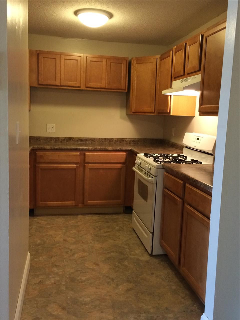 130 Mammoth Road, Unit 7 Hooksett, NH 03106 - Photo 8 of 10