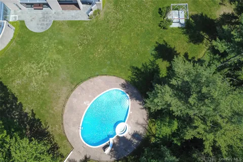 $3,500,000 | 3 Paddock Court, Old Westbury, NY 11568