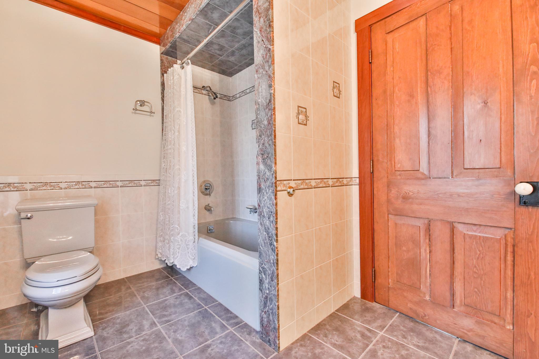 3810 Huckleberry Road Allentown, PA 18104 - Photo 11 of 46