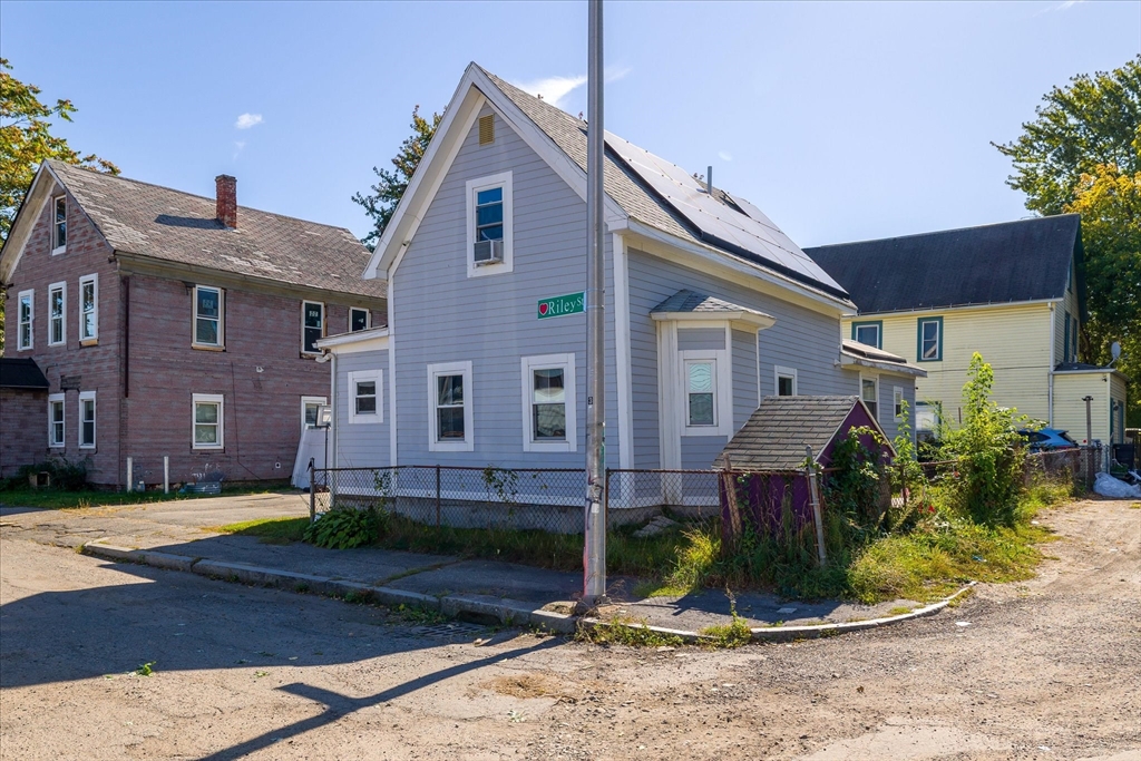 17 Riley Street Worcester, MA 01610 - Photo 3 of 27 Gallery Image 3