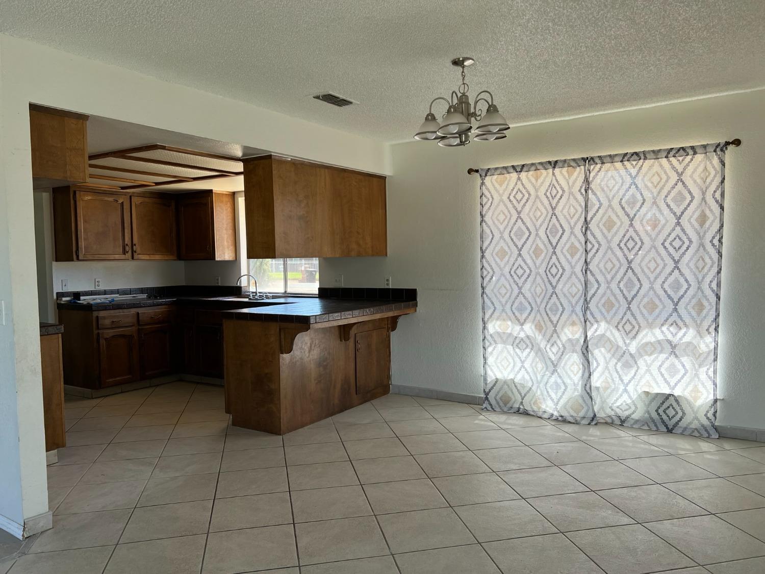 26285 Haley Way Madera, CA 93638 - Photo 5 of 33