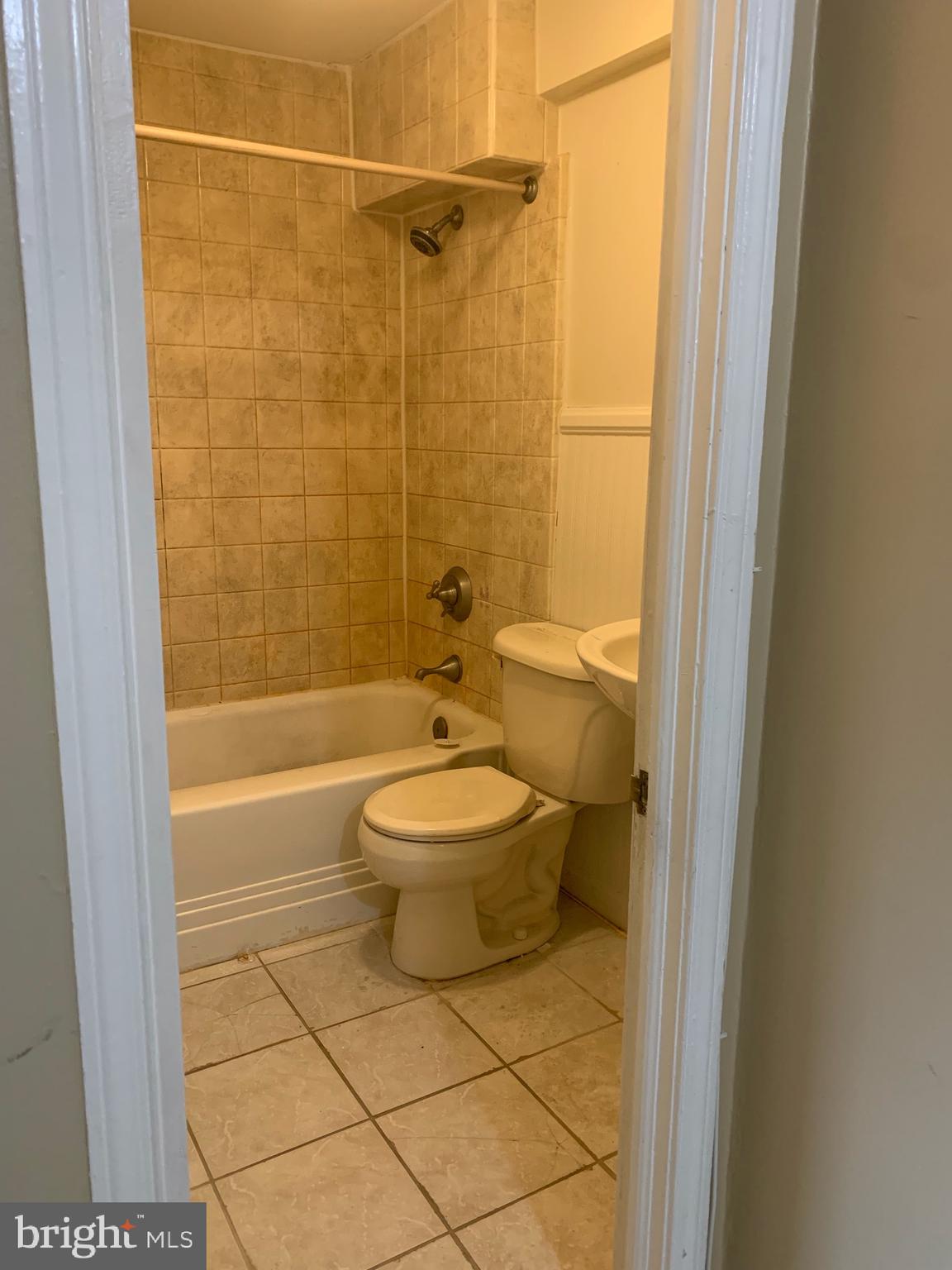 3724 Greenvale Road Baltimore, MD 21229 - Photo 5 of 11 Gallery Image 5