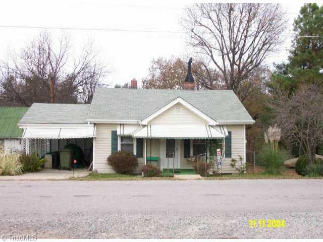 704 West Decatur Street Madison, NC 27025 - Photo 1 of 2 Exterior Front.