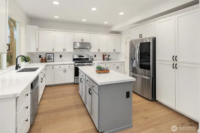 $1,200,000 | 20128 12th Avenue West, Lynnwood, WA 98036