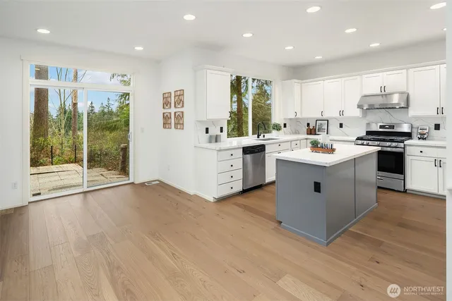 $1,200,000 | 20128 12th Avenue West, Lynnwood, WA 98036