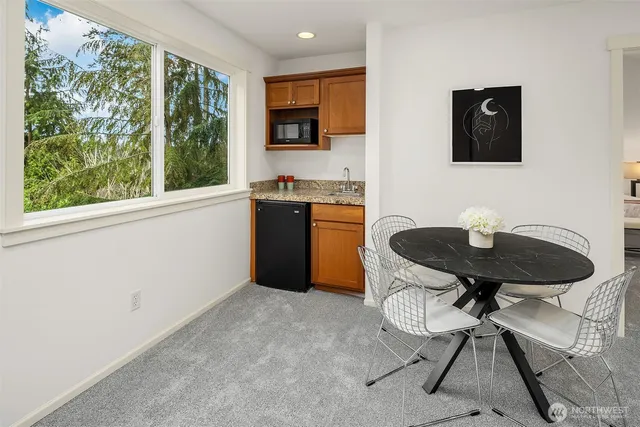 $1,200,000 | 20128 12th Avenue West, Lynnwood, WA 98036