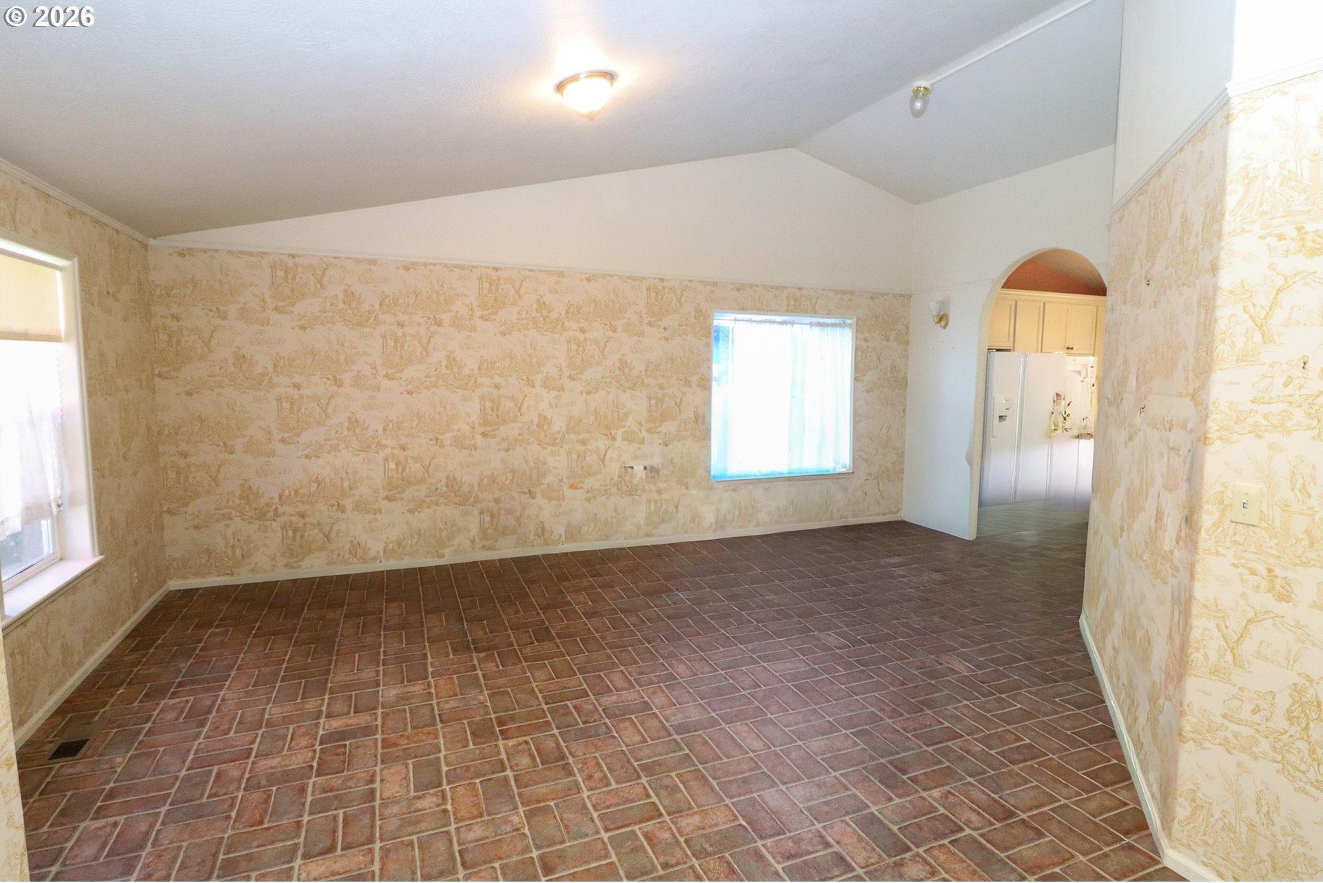 631 Nicholas Drive Springfield, OR 97477 - Photo 7 of 43 Gallery Image 7