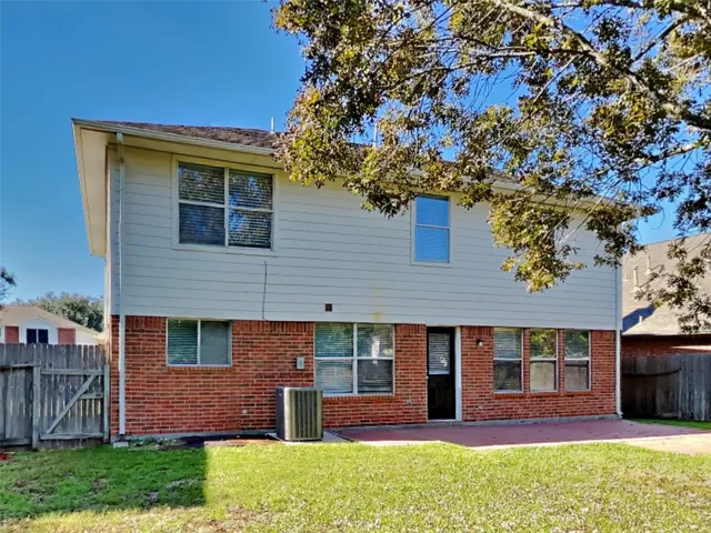 $2,390 | 149 Bristol Bend Lane, Dickinson, TX 77539