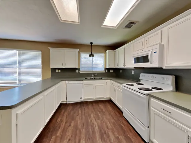 $2,390 | 149 Bristol Bend Lane, Dickinson, TX 77539