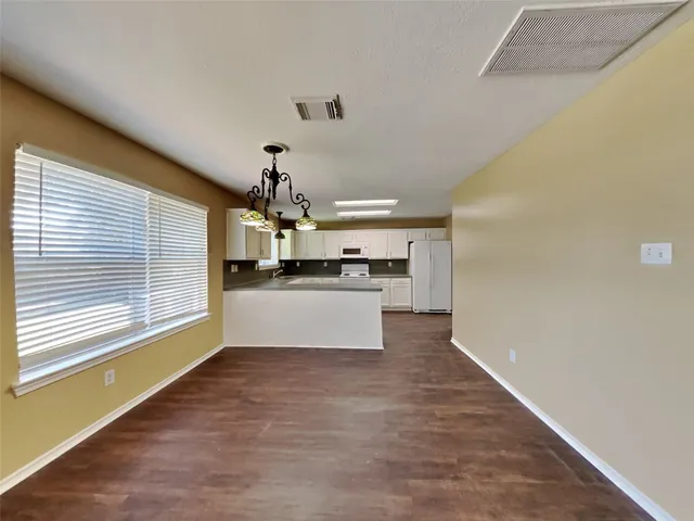 $2,390 | 149 Bristol Bend Lane, Dickinson, TX 77539