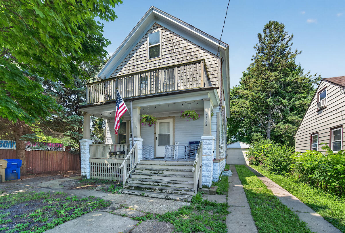 6522 28th Avenue Kenosha, WI 53143 - Photo 3 of 27 Front of Home