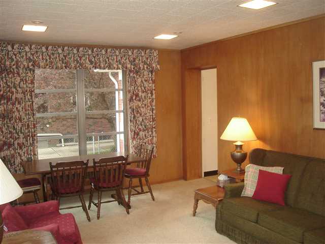 1386 Harvard Road Grosse Pointe, MI 48230 - Photo 24 of 28 31099120-23.JPG