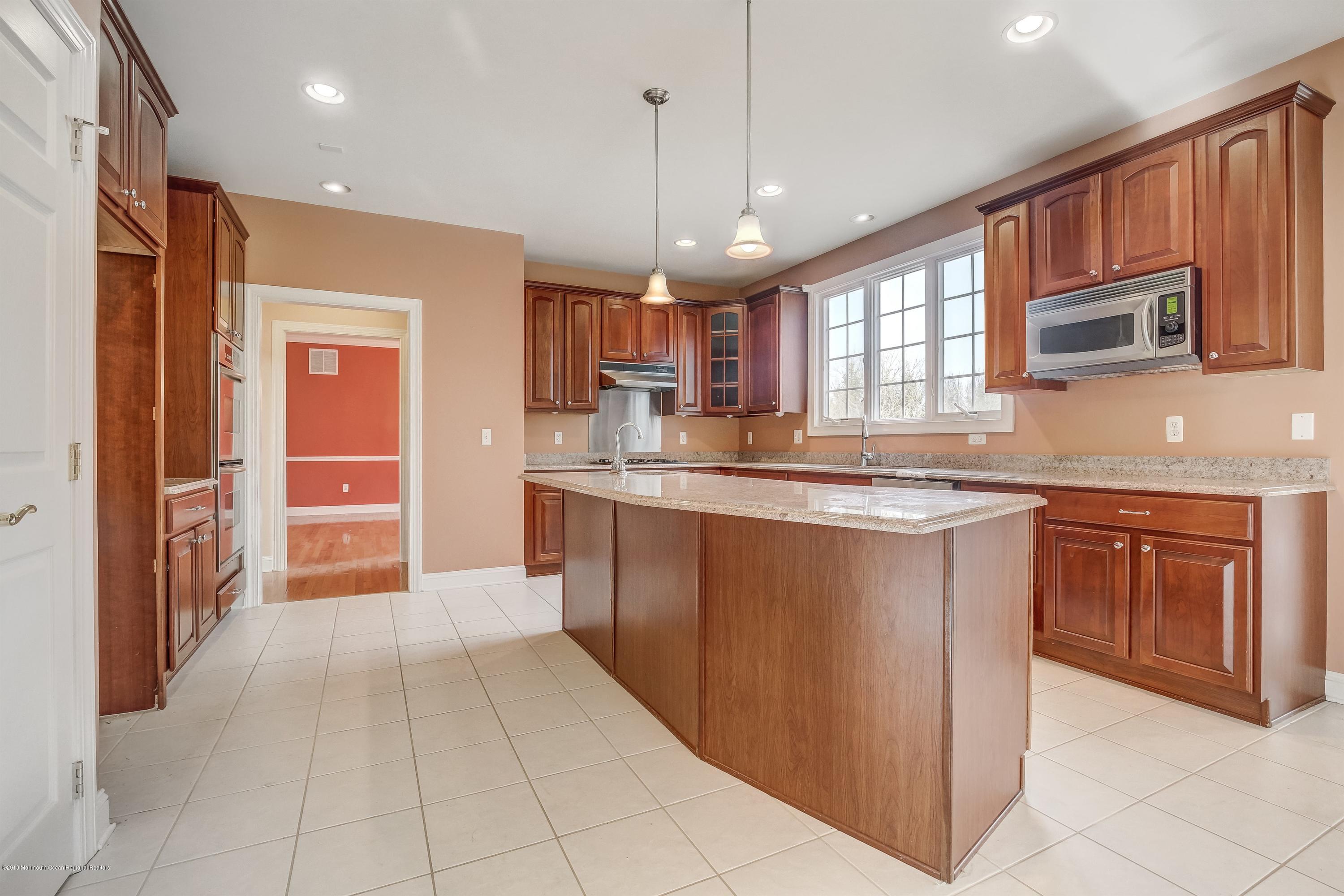 3 Kipling Court Marlboro, NJ 07746 - Photo 17 of 42 013_Kitchen