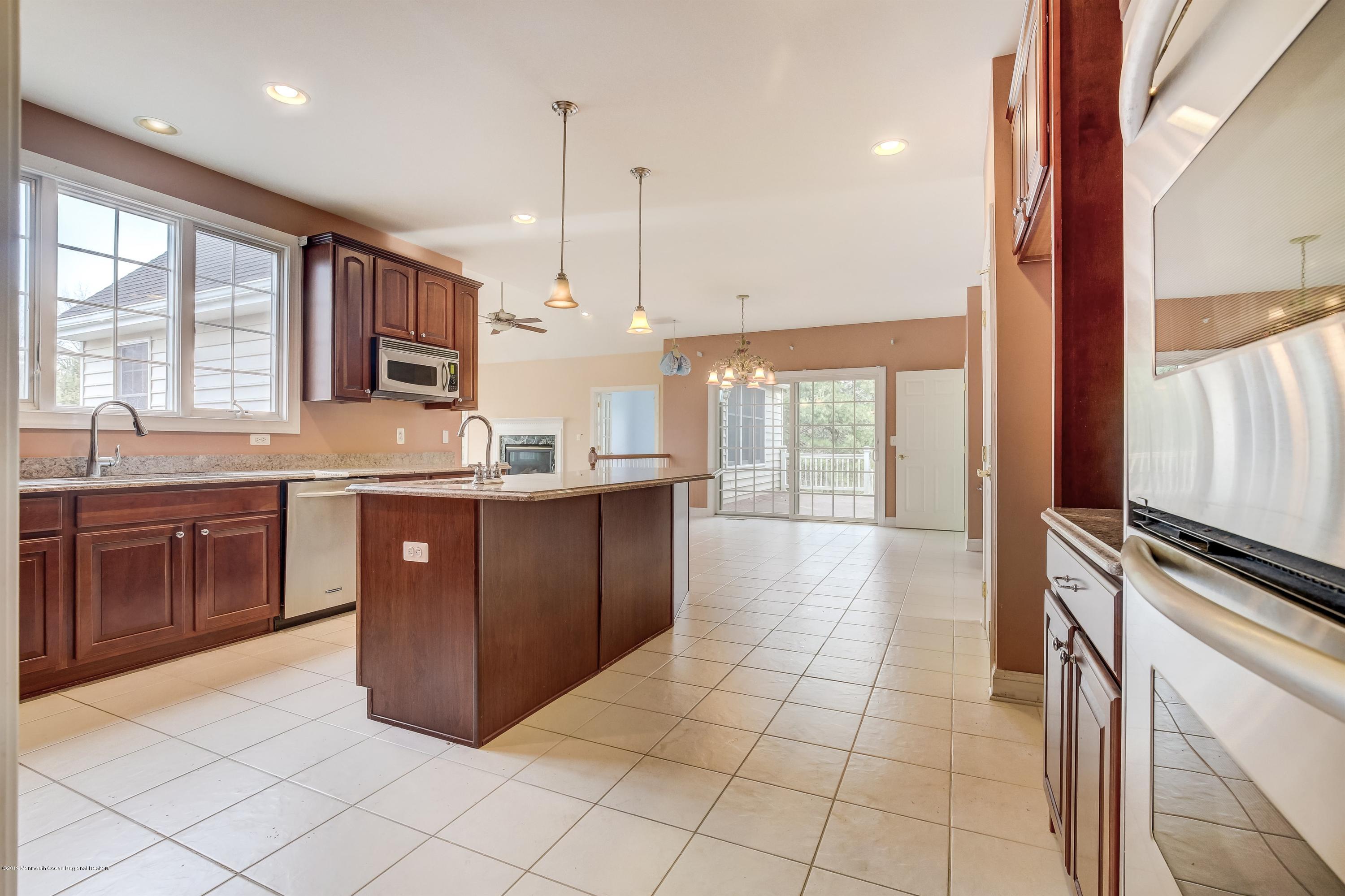 3 Kipling Court Marlboro, NJ 07746 - Photo 18 of 42 014_Kitchen