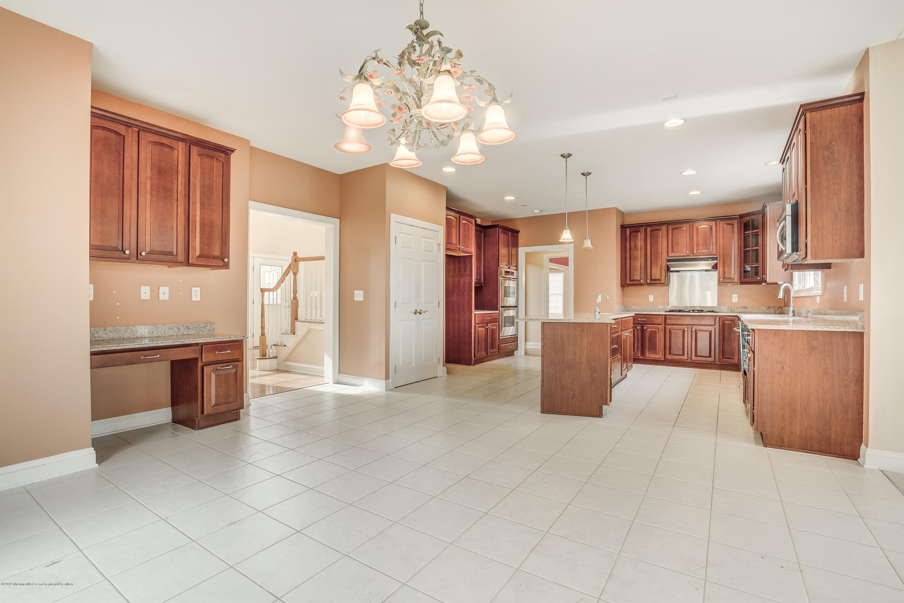 3 Kipling Court Marlboro, NJ 07746 - Photo 19 of 42 015_Kitchen