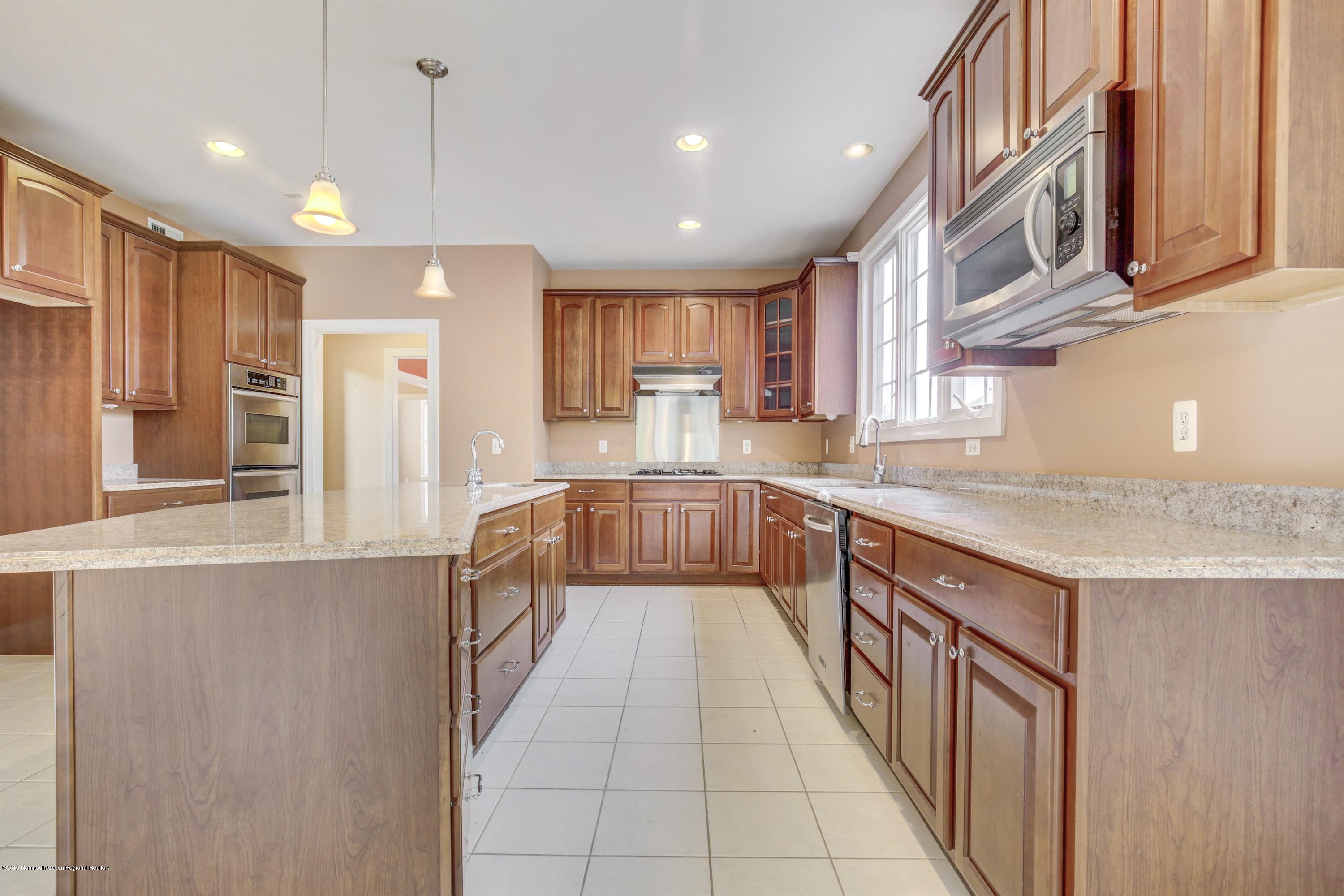 3 Kipling Court Marlboro, NJ 07746 - Photo 21 of 42 017_Kitchen